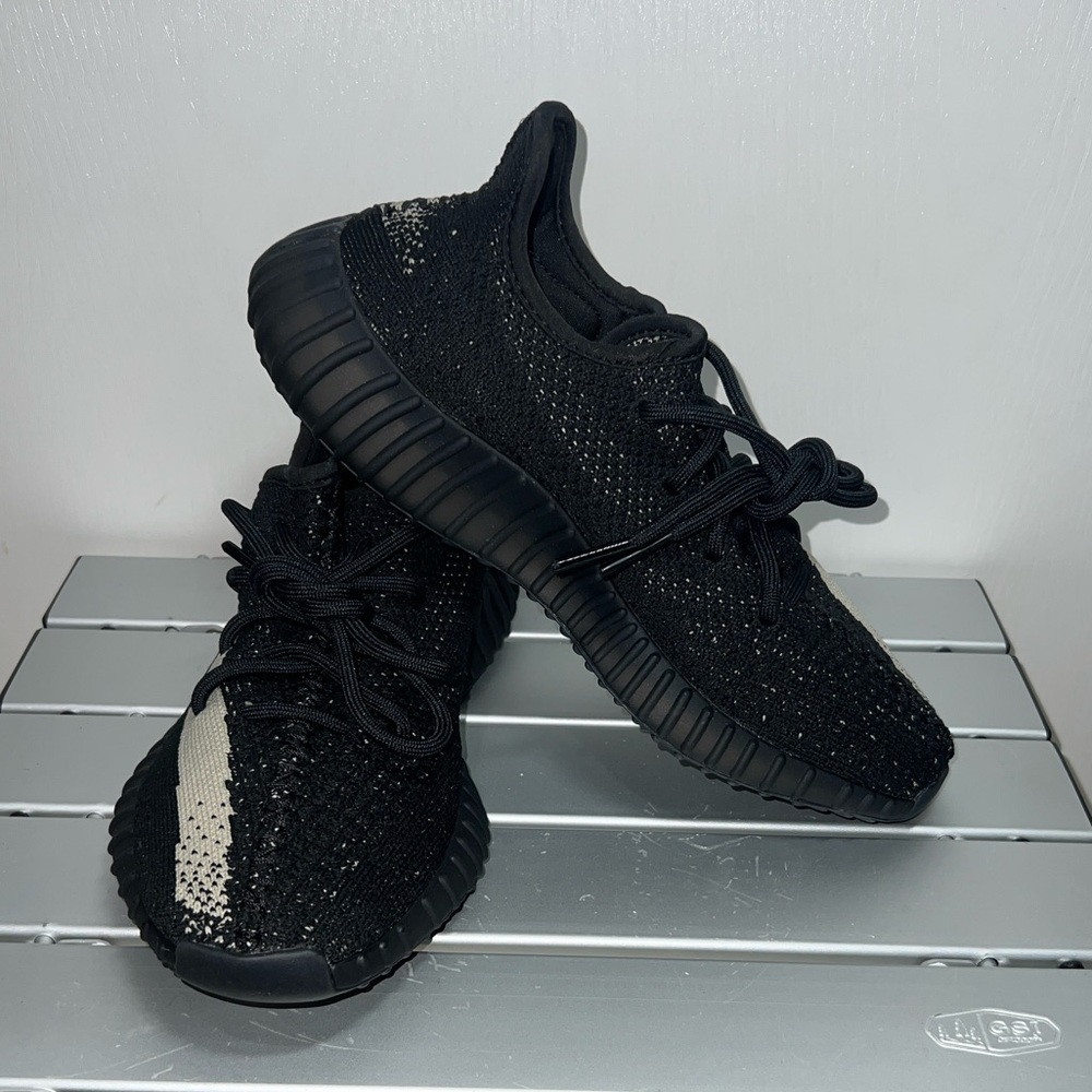 Adidas Yeezy Boost 350 V2 Core Black Oreo Shoes W-7
